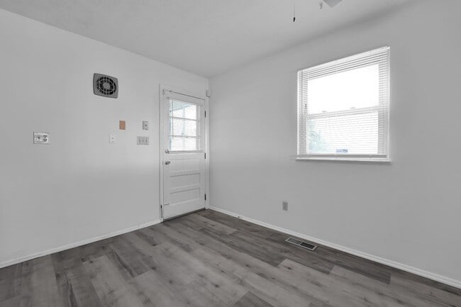 Photo - 3384 Norwalk Rd