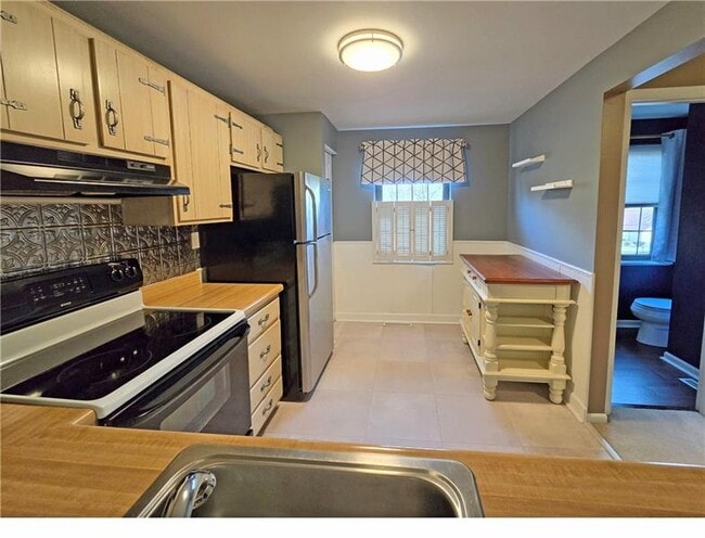 Photo - 711 Newton Square Dr