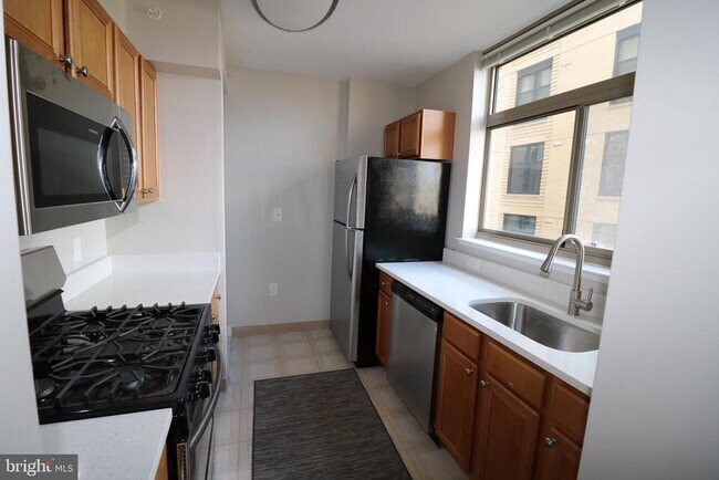 Photo - 7111 Woodmont Ave Unidad 415