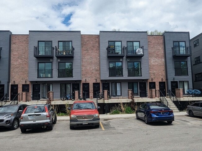 Building Photo - 1-Bedroom Unit 16