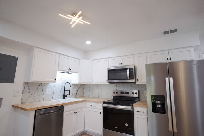 Photo - 106 Woodhouse Ln Unit D