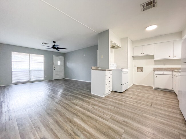 Photo - 1118 La Porte Dr