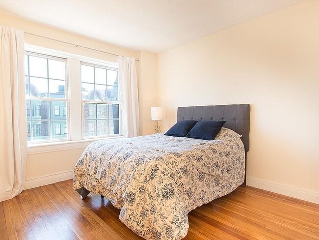 534 Beacon St Unit 803