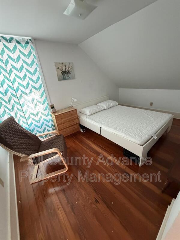 Photo - 912 Pine St