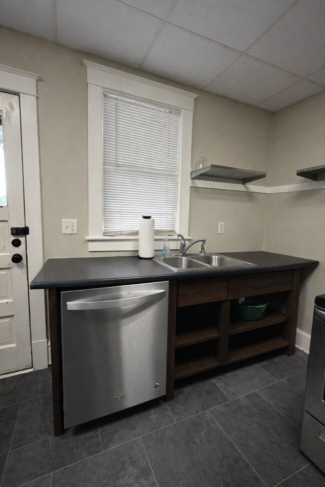 Photo - 3 bed 1 bath near UWEC!