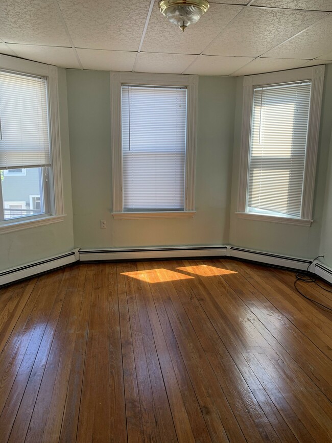 Building Photo - 28 Plymouth St Unit 2 Rental