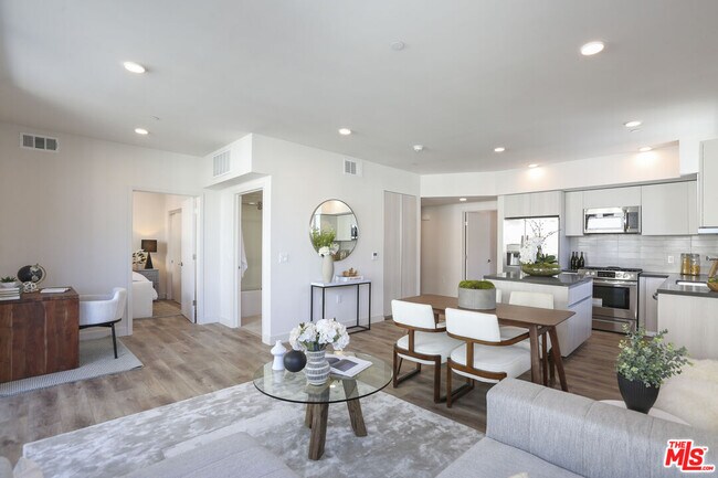 Photo - 740 Ridgeley Dr Unit PH 503