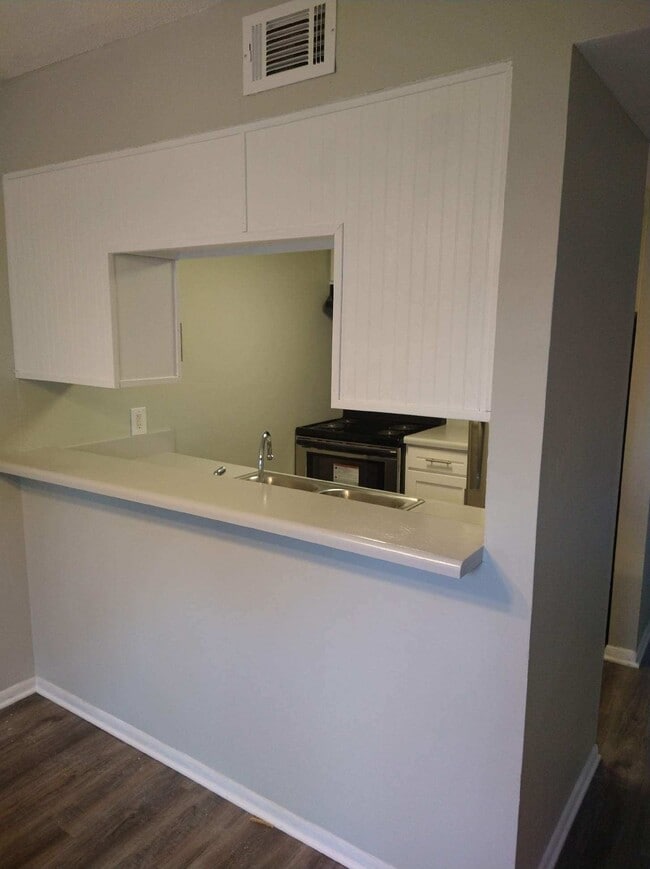 Photo - University Commons