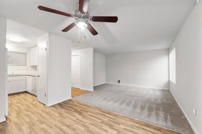 Building Photo - Charming 2BR Home in Heart of Tacoma - Modern Upgrades & Private Oasis! Unit 2