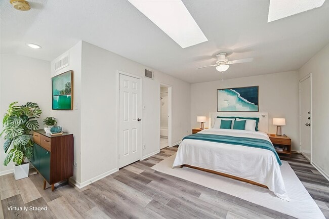 Photo - 10855 Meadowglen Ln Unit 1030