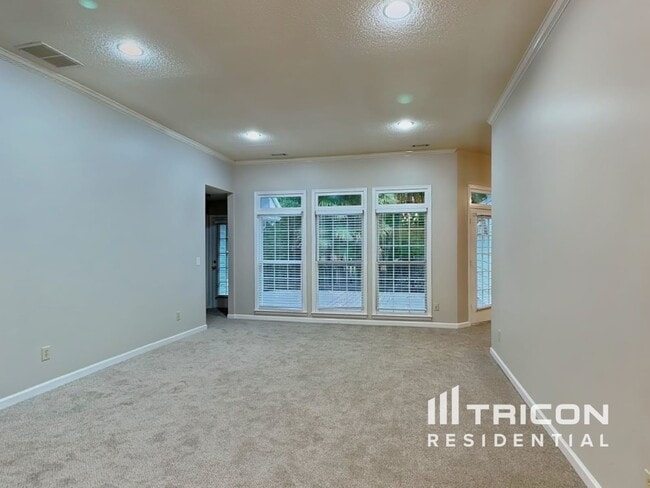 Photo - 190 Longwood Dr