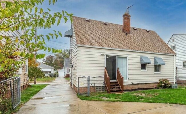 Photo - Beautiful spacious cape code move in ready!