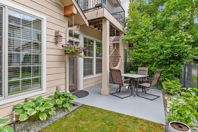 968 W Willow Lake Loop
