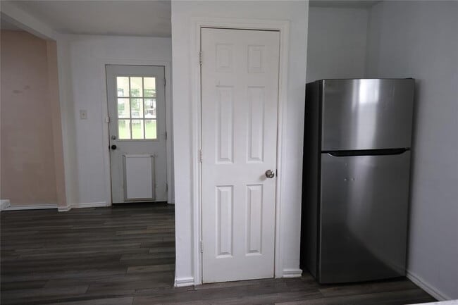 Photo - Enjoy peaceful country living just minutes from Elgin! Unit C