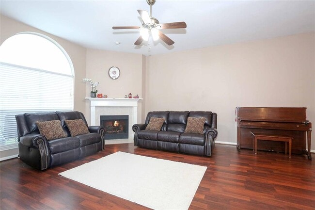 Photo - 1127 Sussex Trail