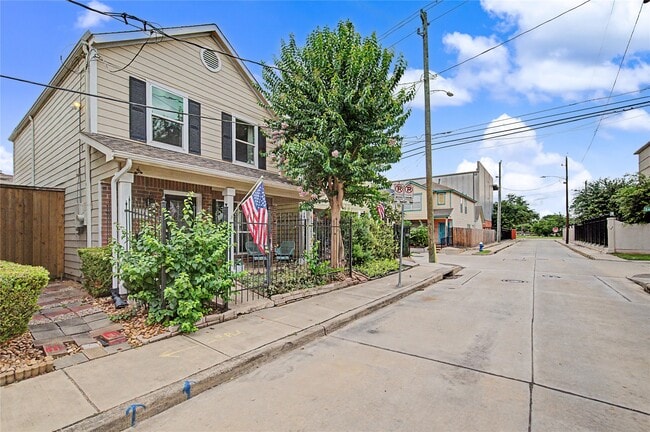 Photo - 1104 Buckner St