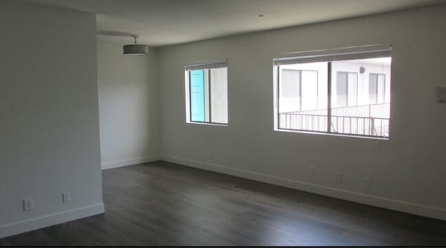 Photo - 11040 Hesby St Unidad 202