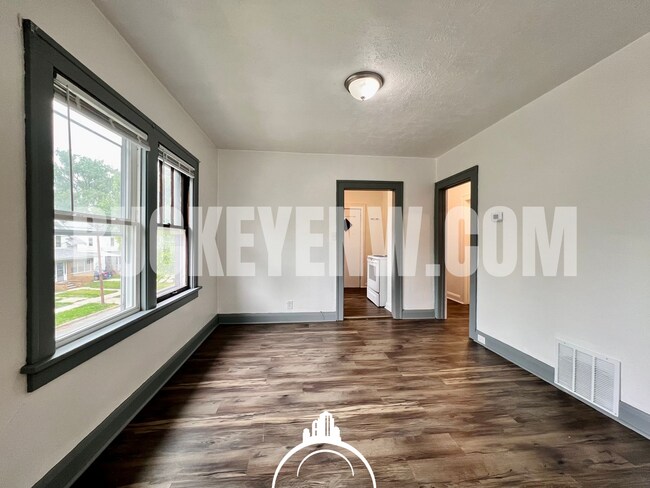 4158 Mayfield Dr Unit Upper