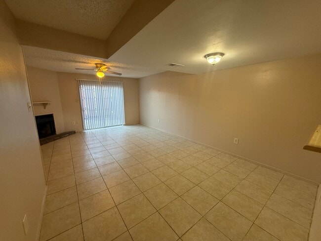 8911-8915 GSRI Ave