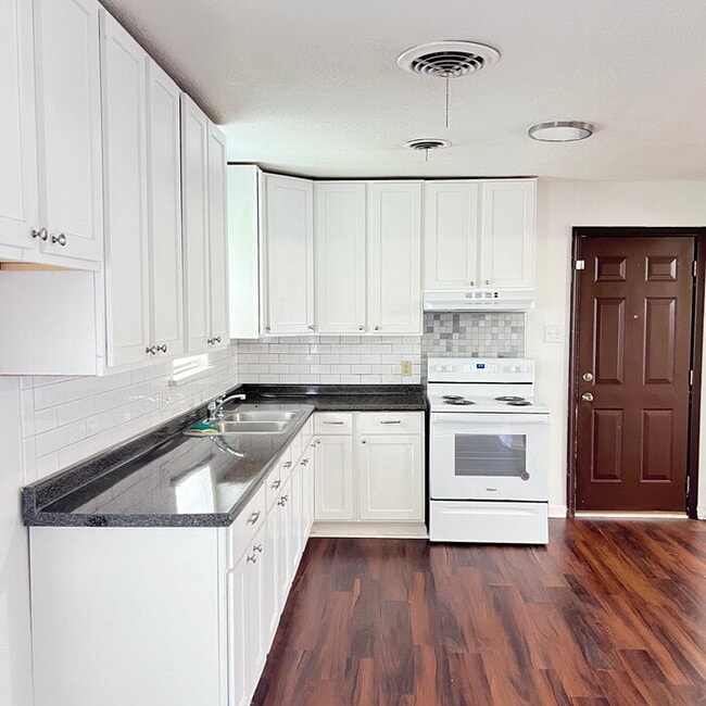 Photo - 1604 Belmoor Ave