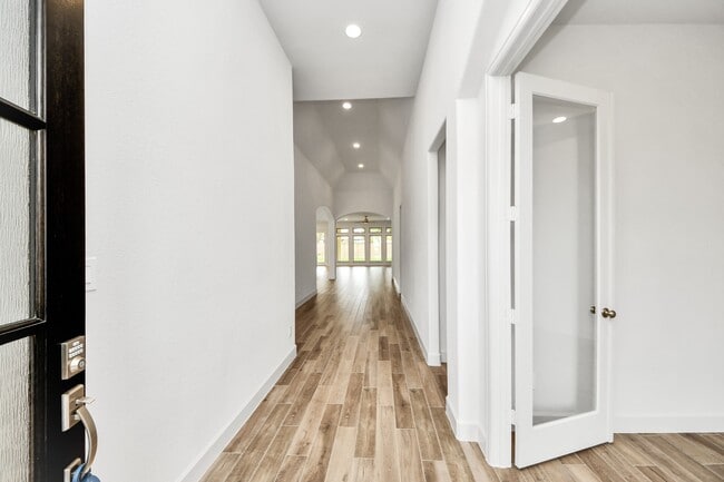 Photo - 2719 Country Ln