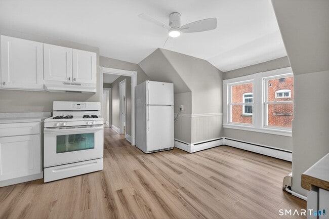 Building Photo - 129 Francis Ave Unit 3rd Floor