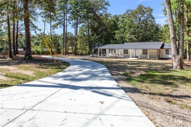 Photo - 2099 Scott Rd