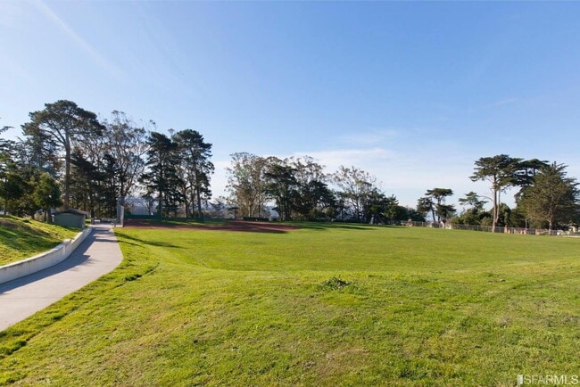 Building Photo - Large Private Bedroom in Sunset / Parkside near McCoppin Square and Taraval Corridor Unit Room C
