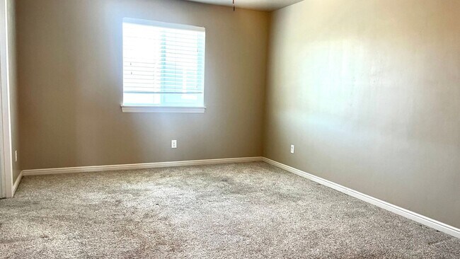 Photo - 4 Bedroom/3 Bathroom Townhome in Riverton!
