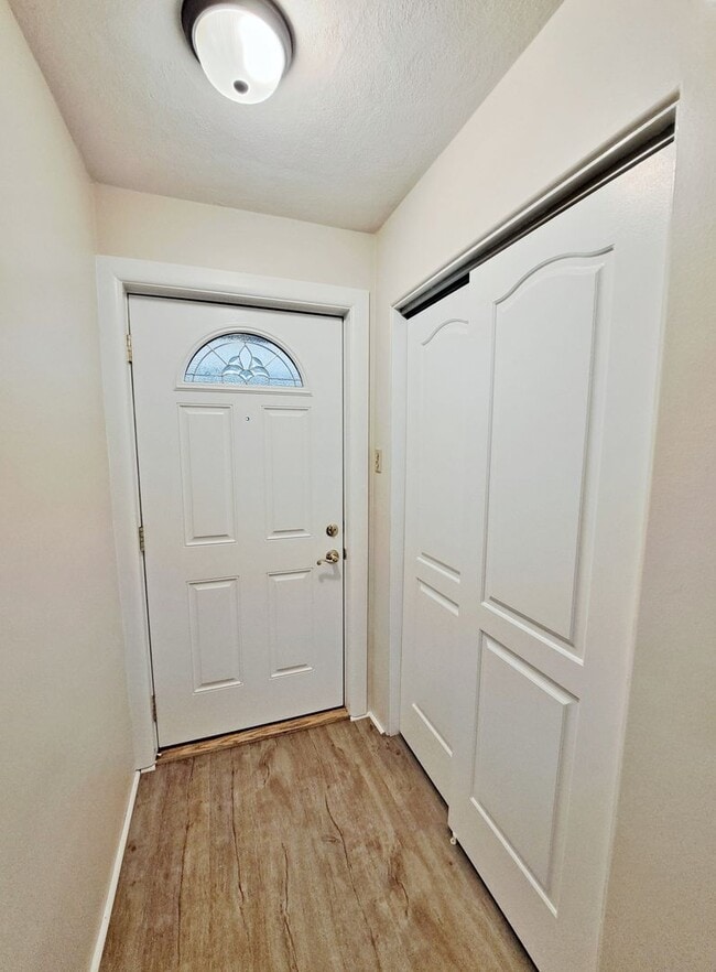 Photo - 3 Bed / 1-1/2 Bath Single Family Home w/ 2-Car Garage