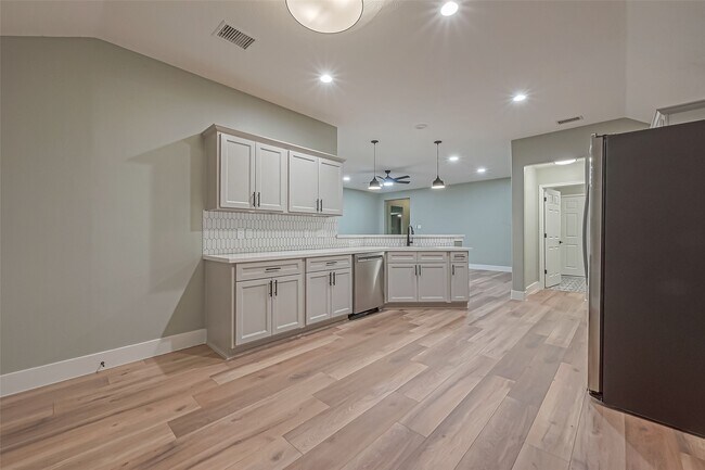 2 Garden Lodge Pl