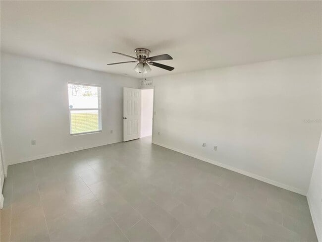 Photo - 270 Hyacinth Ct