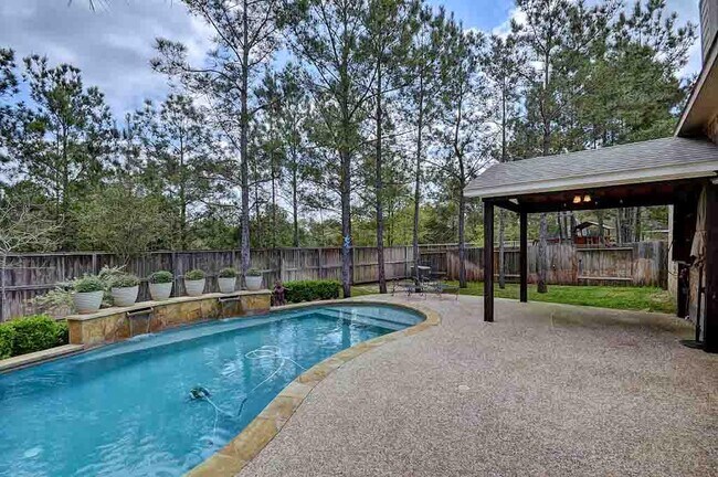 Photo - 22 N Queenscliff Cir