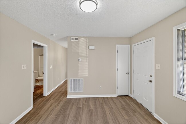 Building Photo - 105 Bay Meadow Ct Unit 105