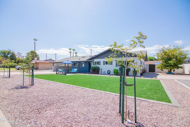 Photo - 4335 E Clarendon Ave