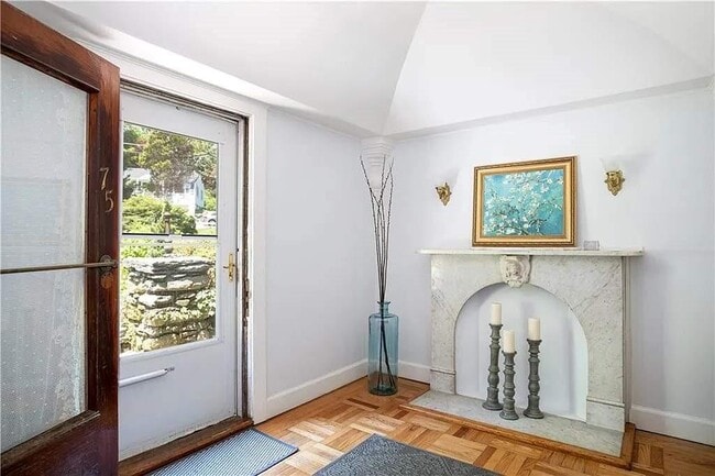 Photo - 75 Green End Ave