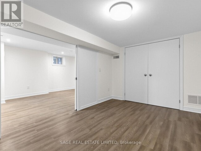 Photo - 321 Lauder Ave Unité Lower