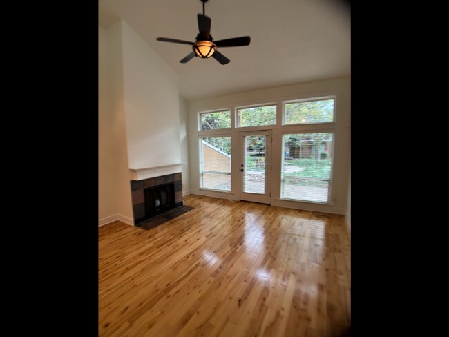 Photo - 720 E Lenz Ln