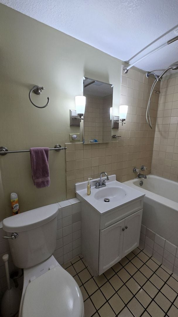 Photo - Charming & Spacious Home for Rent in Crystal!