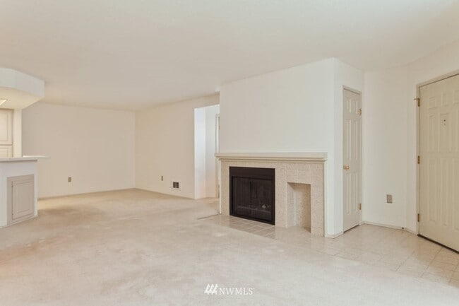 Photo - LOCATION, LOCATION, LOCATION wonderful 2 bedroom in the Carlyle.