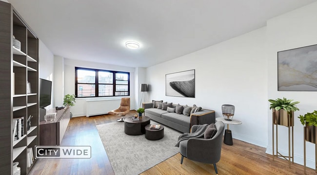 Photo - 206 E 16th St