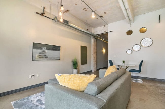 Photo - 500 S Ervay St Unidad ID1297785P