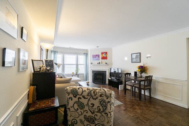 Photo - Dupont Circle condo with plenty of light a... Unidad 14