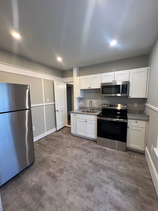 Building Photo - 56 Brook St Unit 3