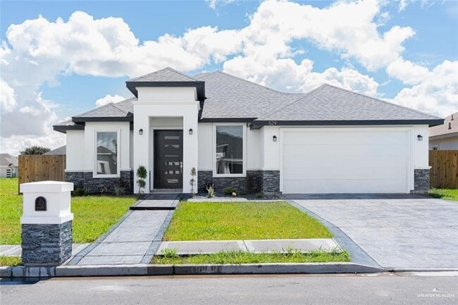 Building Photo - 16 Country Club Dr