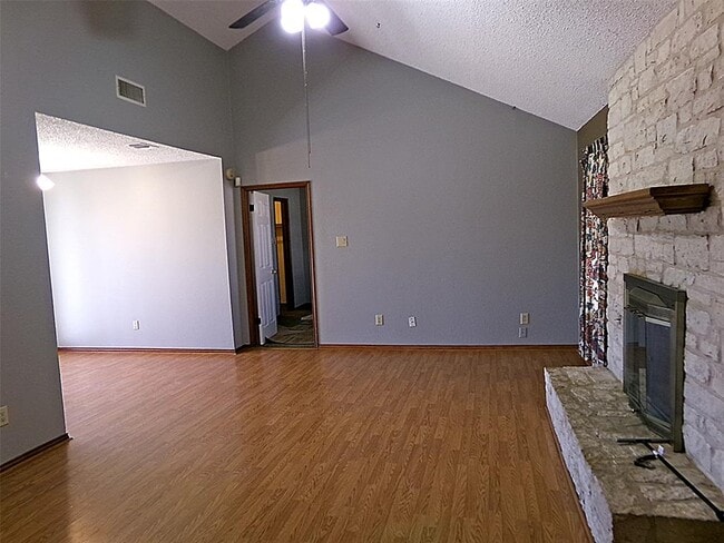 Photo - 1913 Killarney Dr