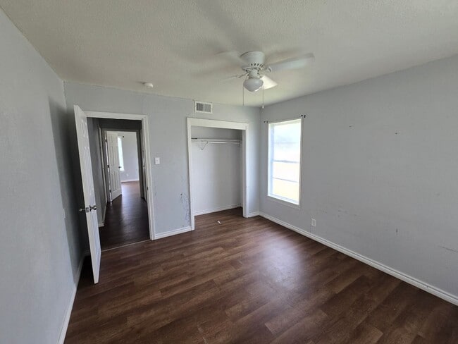 Photo - Freshly Remodeled 4-Bedroom Home in Deniso...