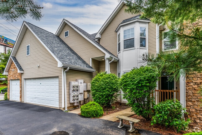 Entrace - The Fairway