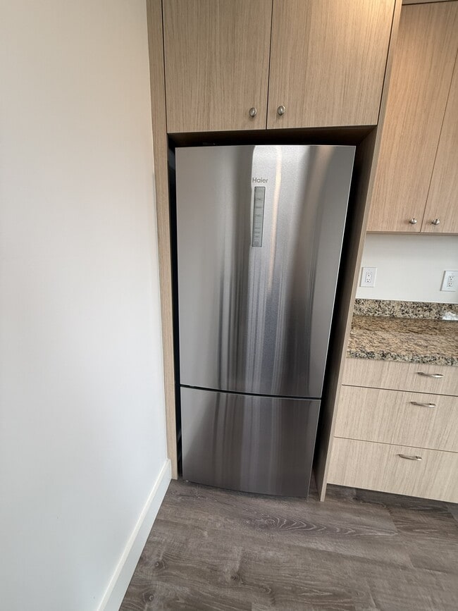 4326 Irving St Unit 305