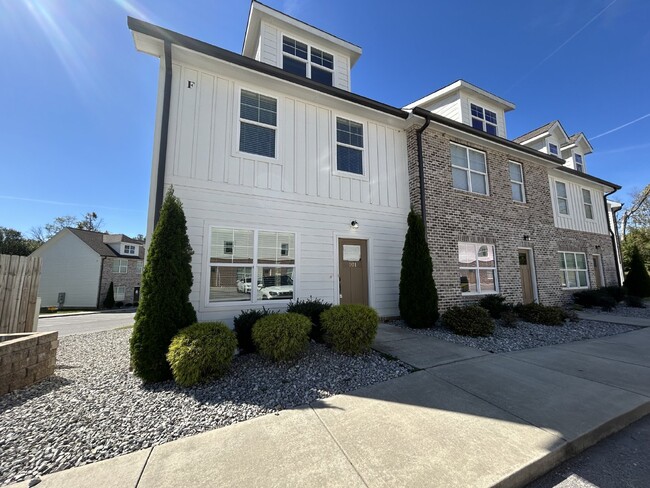 2BD 2.5BA TOWNHOME FOR RENT NOW - 2BD 2.5BA TOWNHOME FOR RENT NOW Unit F101